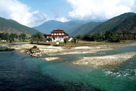 3 Days Bhutan Cultural Tour - Landing in Paro: the Druk Air experience and the valley drive