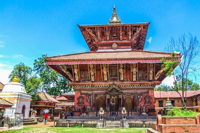 4 UNESSCO World heritage sites of Kathmandu-private tour - Stop 3: Boudhanath Stupa, Tibetan Buddhism, and a practical meal option