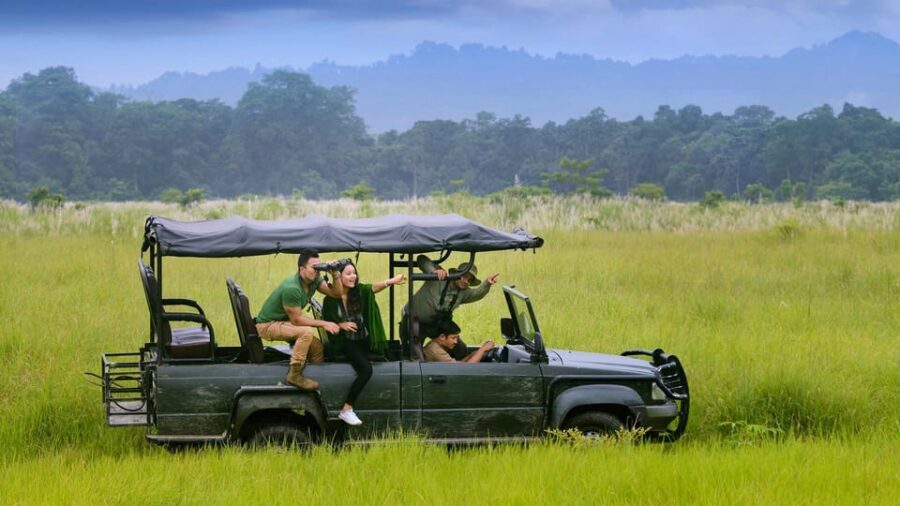 Kathmandu: 4-Day Private Chitwan National Park Safari Tour - From Kathmandu to Chitwan: the first day’s warm start