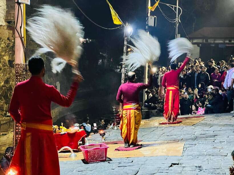 Kathmandu: Pashupatinath Evening Aarati Tour Private/Group - Hotel Pickup to Pashupatinath: how the late-afternoon timing works