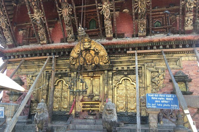 Private Day Tour in Kathmandu Valley Rim with Bhaktapur Sightseeing - Taumadhi Square and Pottery Square: where the city feels lived-in